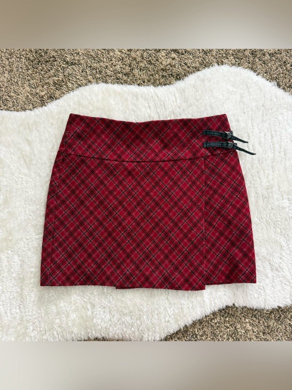 Y2k preppy grunge glam red glitter mini skirt w buckles | size XS